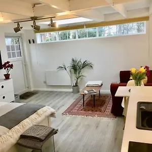  Apartment Boutique Garden With Free Parking
